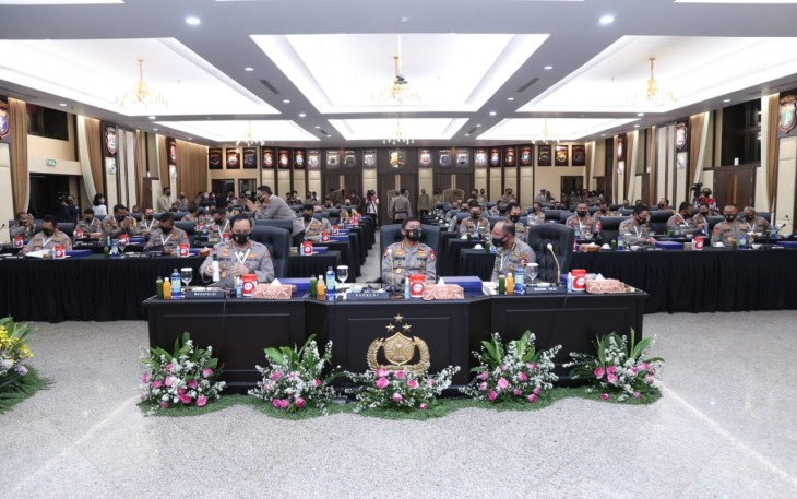 Kapolri Jenderal Idham Azis memimpin apel Kepala Satuan Wilayah (Kasatwil) seluruh Indonesia di Gedung Rupatama Mabes Polri, Jakarta Selatan, Rabu (25/11/2020).