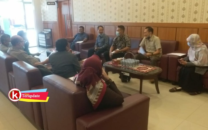 Bamus DPRD Kota Blitar Rapat Kerja, Kamis (12/11/2020). (foto : Faisal NR / Klikwarta.com) 