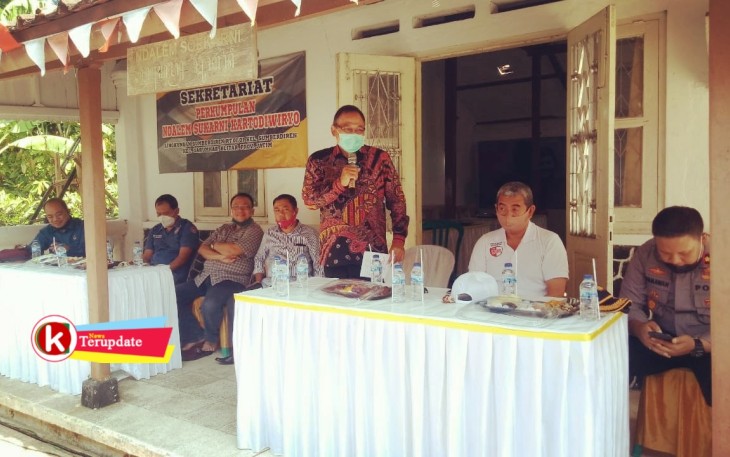 Wakil Ketua DPRD Kabupaten Blitar Abdul Munib (baju putih) di Acara Simulasi Pemungutan Suara Pilkada Tahun 2020 (foto : Faisal NR / Klikwarta.com) 