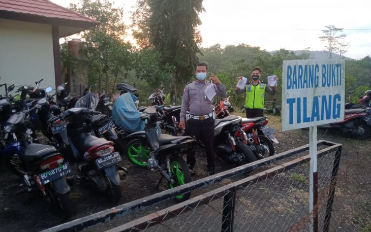 Lima Unit Sepada Motor Diamanakn Karena Menggunakan Kenalpot TIdak Standar 