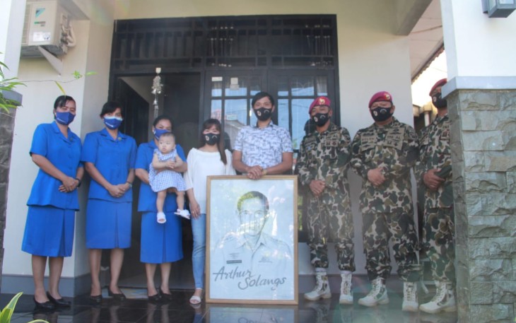 Danyonmarhanlan VIII Bitung Bersama Seluruh Prajurit Anjangsana Ke Keluarga Alm Letkol Marinir (Ant) Arthur Sholangs