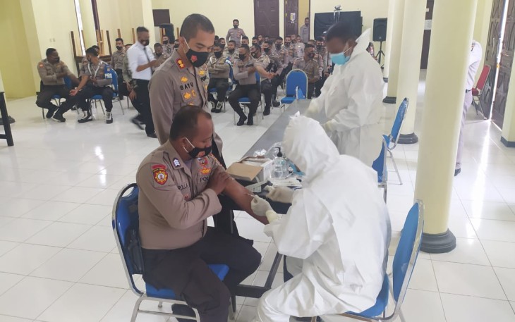  50 Personil Polres SBB Jalani Rapid Test