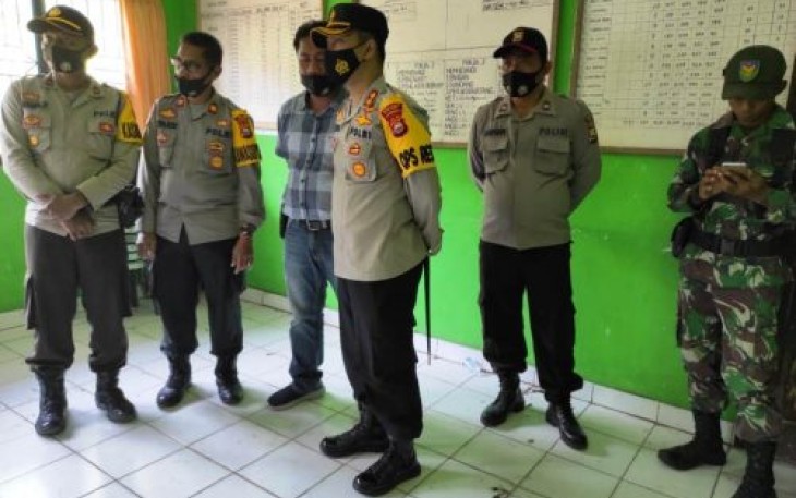 Kapolres Kaur AKBP Dwi Agung Setyono SIK MH Saat Monitoring Pelaksanaan Pleno Terbuka Tingkat PPK di Kecamatan Maje