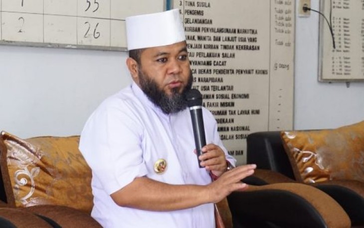 Walikota Bengkulu Helmi Hasan Saat Menyalurkan Bantuan Operasional (BOp) dan Seragam Batik Gratis di Kelurahan Kebun Kenanga