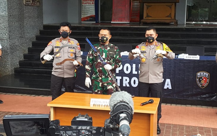 Kadiv Humas Polri Irjen Pol Argo Yuwono soal penyerangan terhadap polisi oleh pengikut MRS dalam siaran pers 