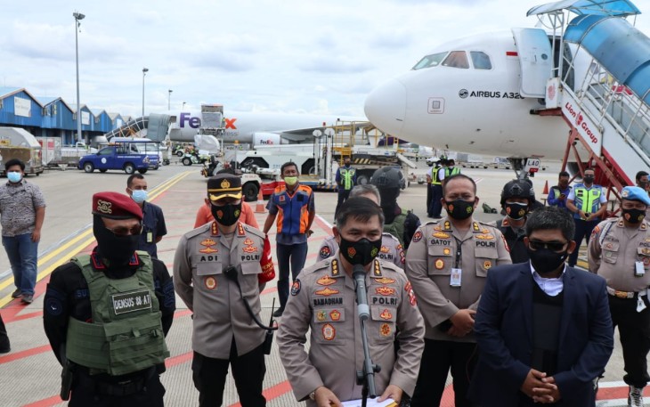 Sebanyak 23 orang tersangka teroris jaringan Jamaah Islamiyah (JI) sudah tiba di Ibu Kota Jakarta melalui Bandara Soekarno-Hatta, Rabu 16/12/2020