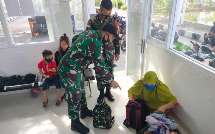 Satgas Pamtas RI-MLY Yonif 407/PK berhasil Mengamankan WNA Asal Malaysia Yang Akan Kembali ke Malaysia Melalui Jalur Non Prosedural di Wilayah Desa Sebindang Kecamatan Badau Kabupaten Kapuas Hulu Kalbar