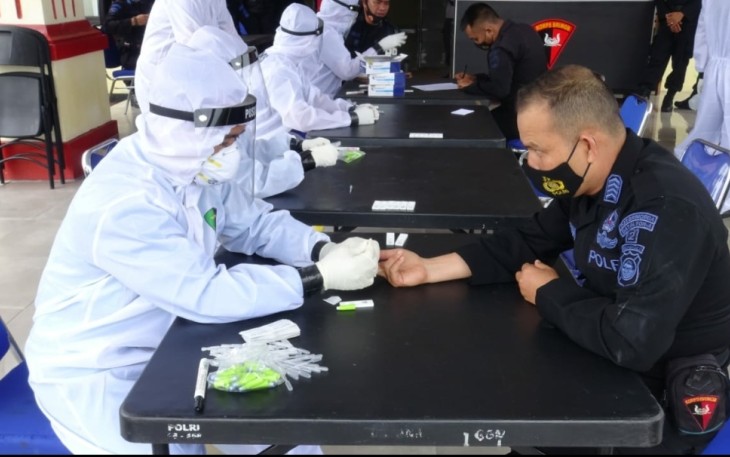 100 Personil Brimob Polda Bengkulu Jalani Rapid Tes 