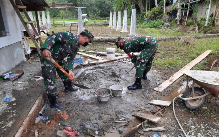 Danramil 01/SM Serahkan Bantuan Tempat Wudhu Di Pesantren Dayah Istiqamaruddin