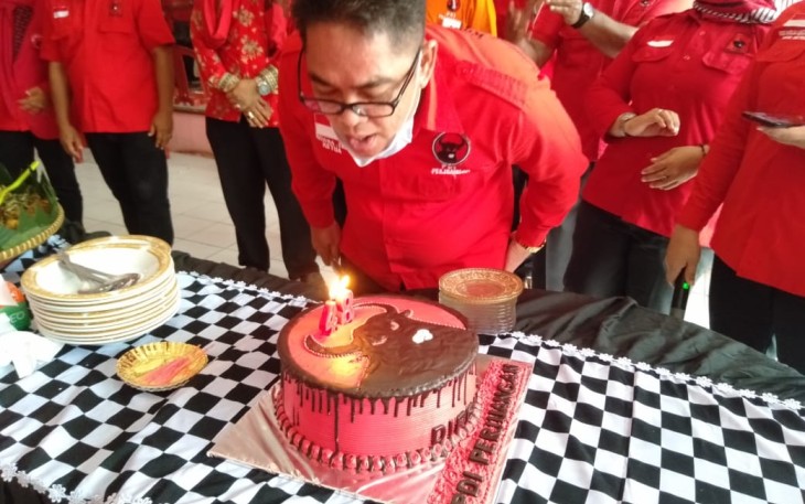 Ketua Dewan Pimpinan Cabang Partai Demokrasi Indonesia Perjuangan Kabupaten Purwakarta Sutisna
