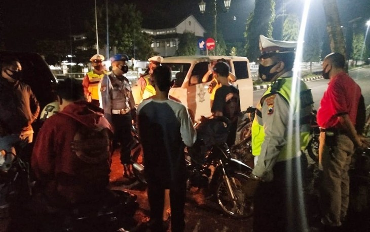 Personel Polres Pekalongan Melaksanakan Kegiatan Patroli 