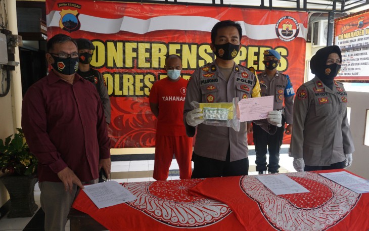Kabag Ops Polres PurbaIingga Kompol Pujiono Dalam Konferensi Pers