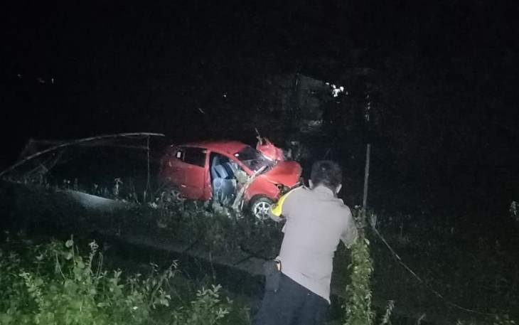 Kereta Api Jaya Baya Sambar Daihatsu Ayla