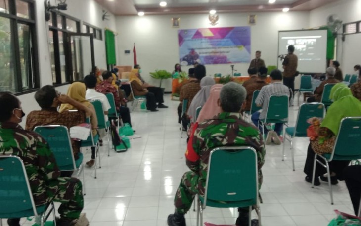 Babinsa Kelurahan Serengan Koramil 03 Serengan Kodim 0735/ Surakarta Serka Aris dan Sertu E Lau We ikuti Musrenbangkel Serengan Tahun 2021 yang bertempat di Aula SMPN 19 Jalan Ontorejo Kel. Serengan  Kecamatan Serengan  Kota Surakarta,