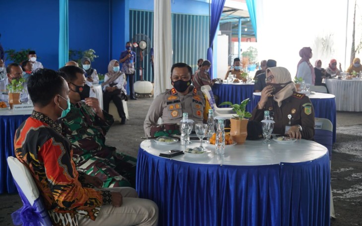 Komandan Kodim 0736/Batang Letkol Arh Yan Eka Putra turut hadir pada kegiatan Konsultasi publik Rencana Bisnis 2021 - 2025 Perumda Air Minum Sendang Kamulyan di Kantor PUDAM Batang, Rabu Pagi ( 27/1/2020 ).
