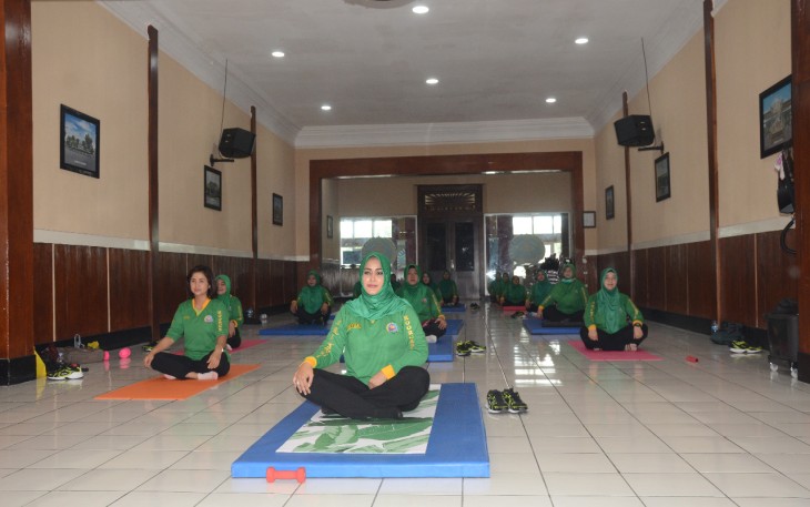 Persit Kartika Chandra Kirana Koorcabrem 073/Makutarama melaksanakan senam sehat bersama, bertempat diaula Makorem 073/Makutarama jalan diponegoro No. 28 Salatiga Jawa Tengah. Kamis (28/1/2021).