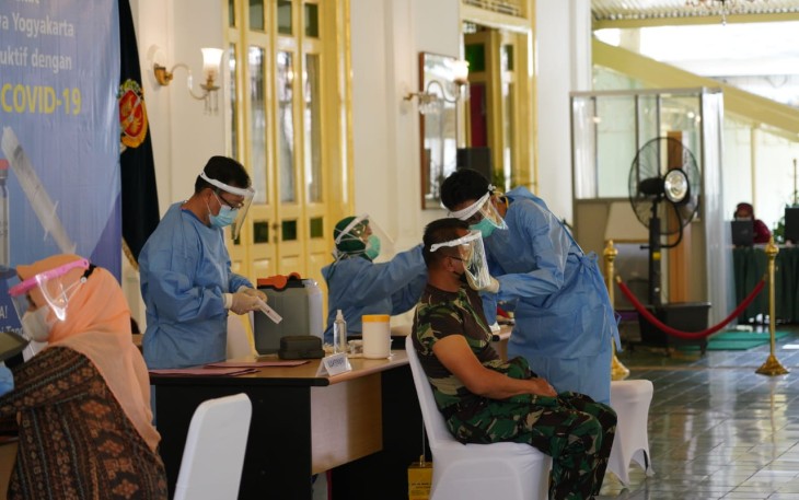 Kolonel Caj Yohanes Yudy Catur P., S.H., M.Si. Kasipers Rem 072/Pmk terima dosis kedua vaksin Sinovac