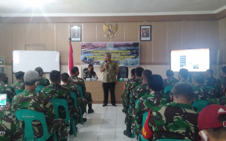Prajurit Kodim 0715/Kendal Mendapat Motivasi Dari Motivator Nasional Dr Aqua Dwipayana di Aula Makodim 0715/Kendal