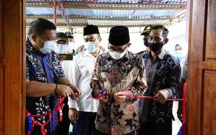 Bupati Kepahiang Dr. Ir. Hidayatullah Sjahid, MM. IPU Saat Meresmikan TPQ Al-Fatonah Didesa Talang Babatan