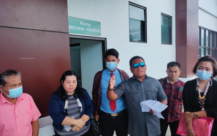 Ketua Tim Kuasa hukum penggugat Fahmi Oksan Awulle SH 