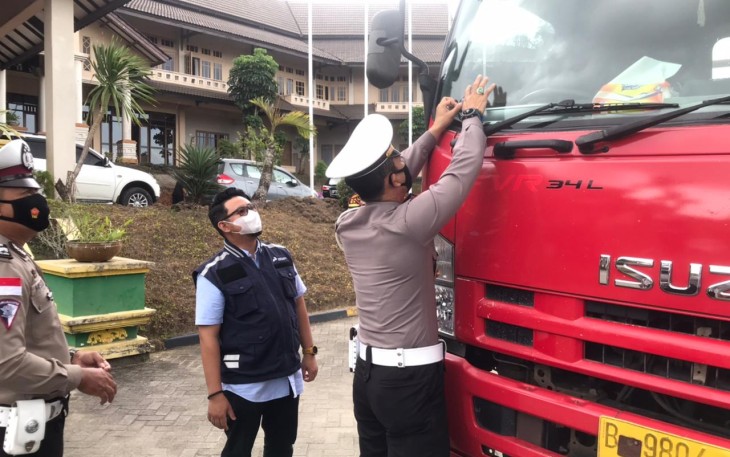 Sat Lantas Polres Bintan Sosialisasikan Keselamatan Berlalu Lintas dan Wajib Gunakan Masker 