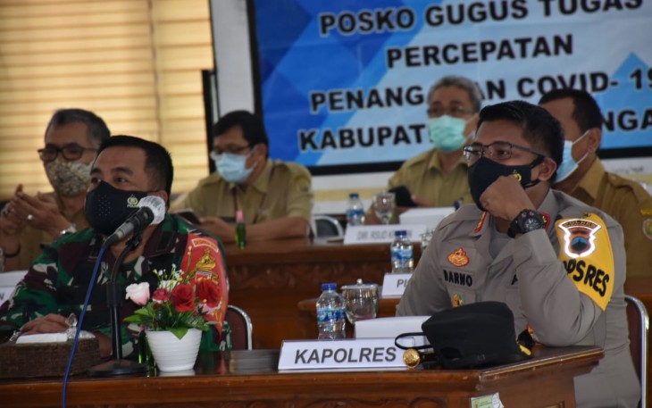 Setda Kabupaten Pekalongan, Forum Koordinasi Pimpinan Daerah (Forkopimda) Kab.Pekalongan mengikuti Rakor penanganan Covid-19 Tingkat Propinsi Jateng secara virtual. Adapun Rakor tersebut dipimpin langsung oleh Gubernur Jawa Tengah H. Ganjar Pranowo.