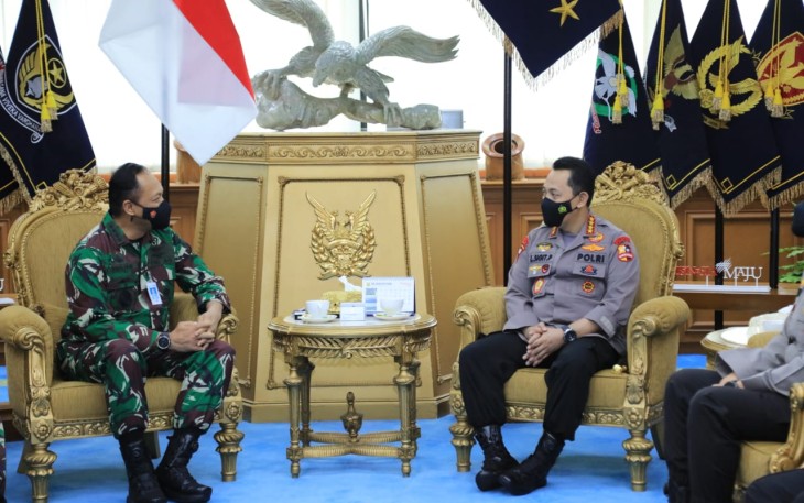 Kapolri Jenderal Listyo Sigit Prabowo mengunjungi Kepala Staf Angkatan Udara (KSAU) Marsekal Fadjar Prasetyo