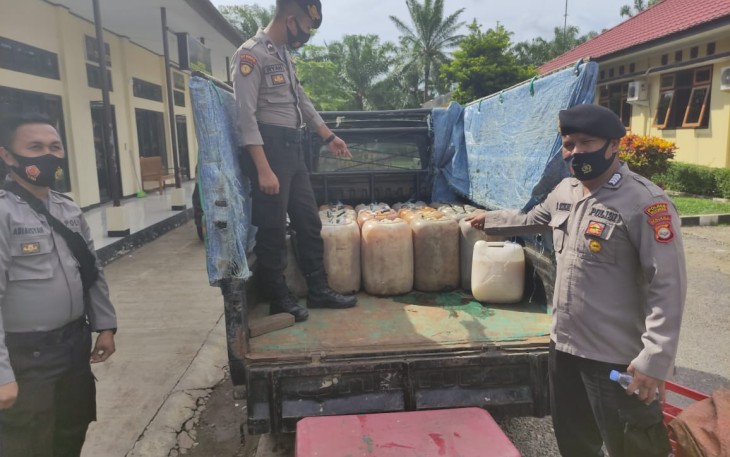 Polres Mukomuko Amankan Setengah Ton Tuak
