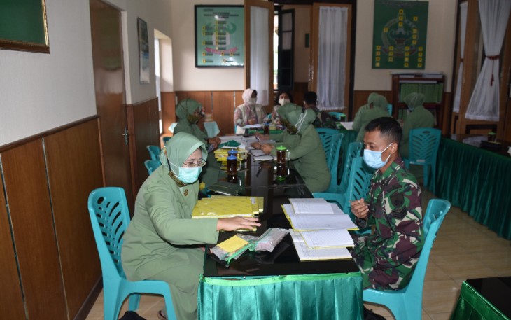 Ketua Persit Kartika Chandra Kirana (KCK) Koorcabrem 073/Makutarama PD IV Diponegoro, Persit Kartika Chandra Kirana melaksanakan verifikasi terhadap seluruh pembukuan pengurusnya, bertempat dikantor Persit jalan Diponegoro No. 28 Salatiga Jawa Tengah