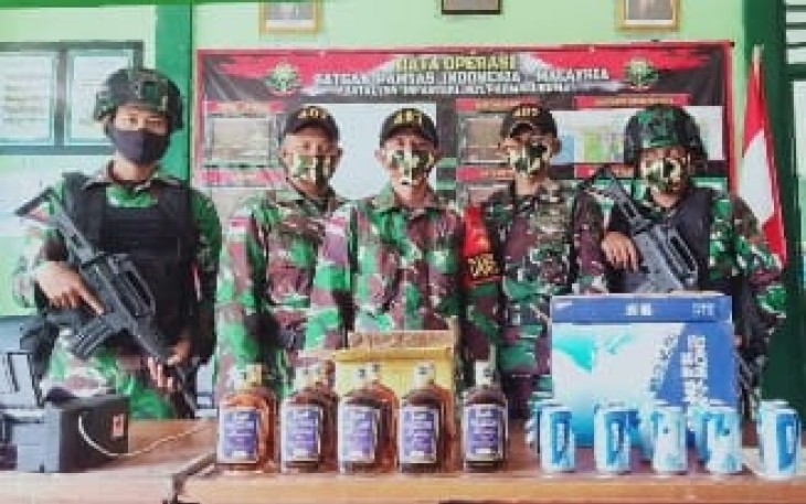 Satgas Pamtas RI-MLY Yonif 407/PK  Sei Kelik Mengamankan Barang Ilegal 