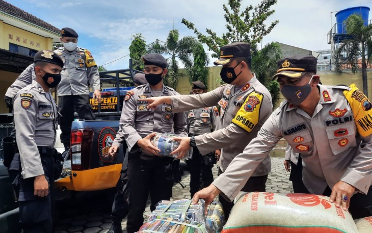 Kapolda Jateng  Irjen Pol Drs Ahmad Luthfi SH, S.St, MK melalui Kapolres Pekalongan Kota, M Irwan Susanto, S.I.K, SH, MH  untuk korban bencana alam banjir Sabtu, (13/2/2021)