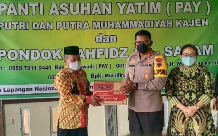 Kapolres Pekalongan AKBP Darno, S.H., S.I.K., memberikan bantuan kepada Panti Asuhan Yatim Muhammadiyah Kelurahan  Kajen Kecamatan Kajen Kabupaten Pekalongan
