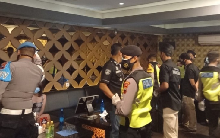 Ditresnarkoba Polda Jateng menggelar operasi kegiatan penertiban tempat hiburan malam serta rekreasi keluarga dalam rangka pelaksanaan PPKM dan P4GN, di wilayah Kota Semarang, pada Kamis malam (25/2/21) dan Jumat Malam (26/2/21). 