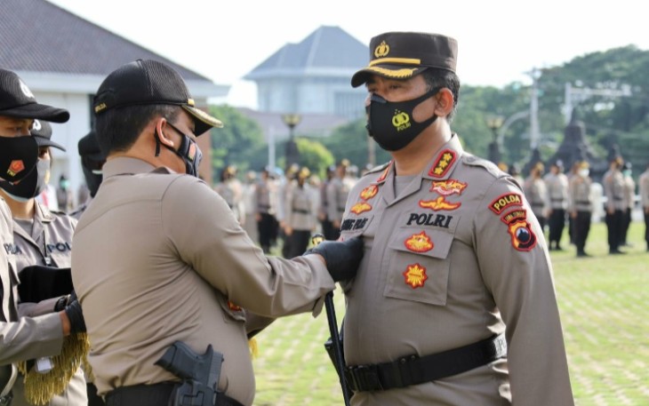 Kapolda Jateng Irjen Pol Ahmad Luthfi, S.H., S.St., M.K., pimpin Apel Pagi dan Penyematan Pin Emas Kapolri serta Penyerahan Penghargaan kepada 97 (sembilan puluh tujuh) anggota Polda Jateng, Senin (01/2/2021)