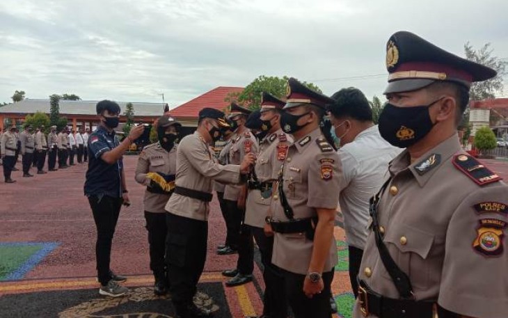 Kapolres Kaur AKBP Dwi Agung Setyono, S.IK, MH Saat Pimpin Sertijab tiga Kapolsek Baru di Wilayah Hukum Kabupaten Kaur