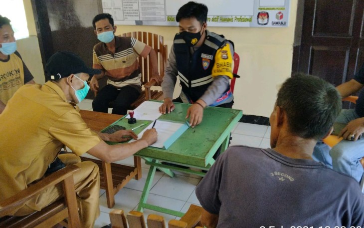 Bhabinkamtibmas Polsek Pino Damaikan Warga Bertikai