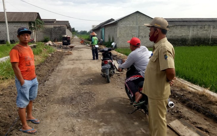 Kegiatan Padat Karya Tunai Pembangunan Peningkatan Pengerasan Jalan Desa