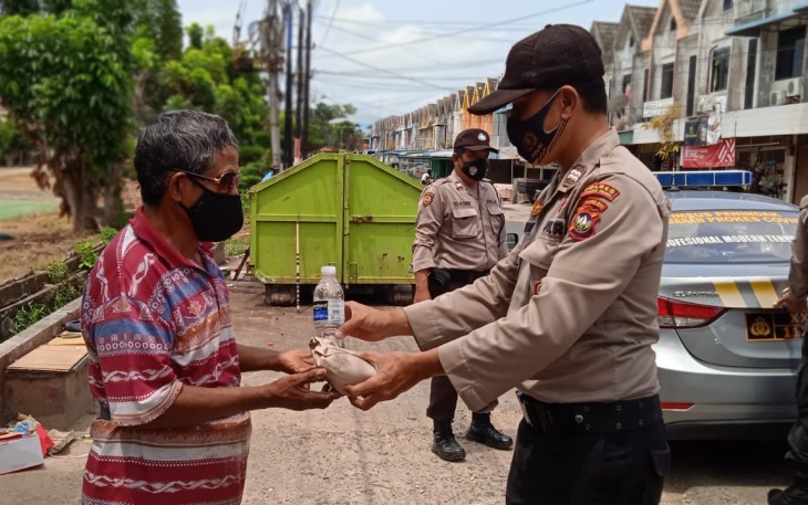 Pembagian Makanan Gratis