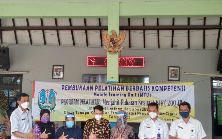 Adam Rusydi Beri Pelatihan ke Mak-Mak Sidoarjo
