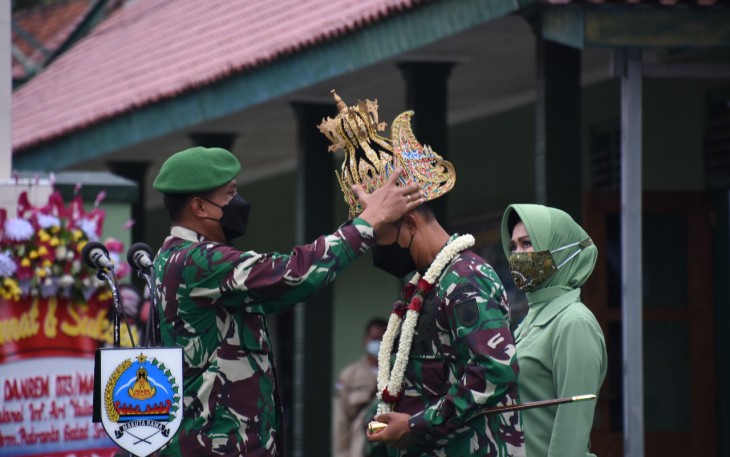 Pelaksanaan serah terima jabatan Komandan Korem 073/Makutarama dari Kolonel Inf Ari Yulianto, S.I.P., kepada Kolonel Arm Putranto Gatot Sri Handoyo, S.Sos, M.M., yang dipimpin langsung oleh Panglima Kodam IV/Diponegoro Mayjen TNI Bakti Agus Fajari, S.E.M.M, bertempat di serambi Kodam IV/Diponegoro. Selasa. (2/3/2021).