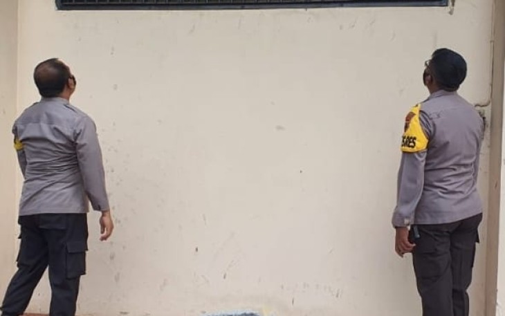 Kapolres Pekalongan AKBP Darno, S.H., S.I.K., dengan didampingi Wakapolres Pekalongan Kompol Andis Arfan Tofani, S.H., M.H., pagi tadi melakukan inspeksi mendadak (sidak) diruang tahanan Mapolres Pekalongan, Kamis (4/3/2021).