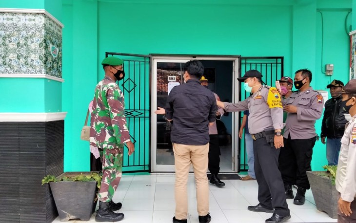 Tim Supervisi dan Asistensi Paminal Mabes Polri  diipimpin kompol Agus Jarwanto SH, dan 2( Dua ) Anggota  pengecekan posko Penerapan Pembatasan Kegiatan Masyarakat (PPKM) Berbasis Mikro di Kelurahan Krapyak dan Kelurahan Noyontaansari  Kecamatan Pekalongan Utara dan Kecamatan Pekalongan Timur Kota Pekalongan, Minggu  ( 7/3/2021) siang.