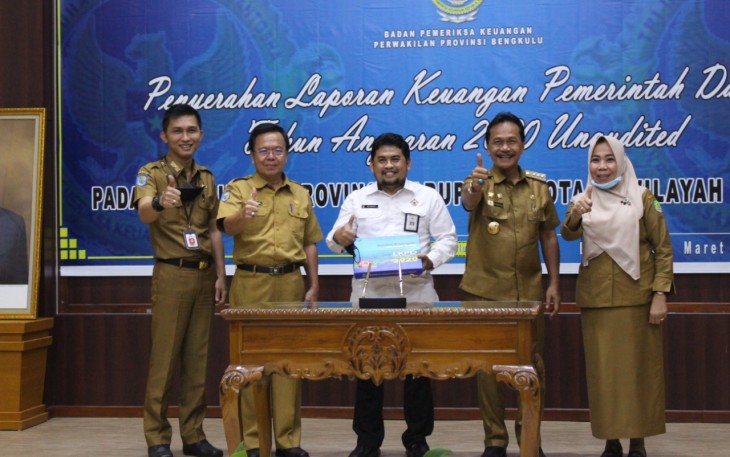 Penyerahan Laporan Keuangan
