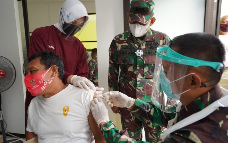 prajurit Wijayakusuma disuntik vaksin serentak, Senin (22/3/2021) di Rumkit TK-III 04.06.01 Wijayakusuma, Purwokerto. 