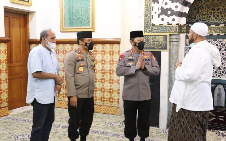 Kapolri Jenderal Polisi Listyo Sigit Prabowo melanjutkan kunjungan silahturahminya ke ulama-ulama. Kali ini, Sigit menyambangi Habib Syech bin Abdul Qodir Assegaf di Solo, Jawa Tengah, Kamis (25/3/2021).