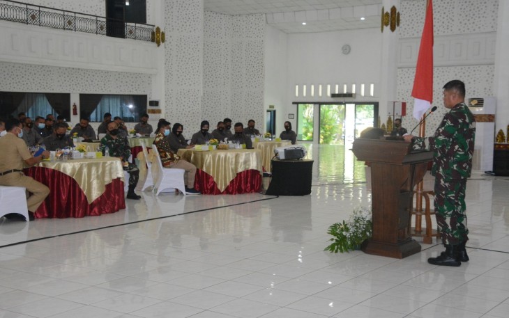 Kasdam IV/Diponegoro Brigjen TNI Widi Prasetijono mewakili Pangdam IV/Diponegoro membuka kegiatan Rapat Anggota Tahunan (RAT) ke-52 Pusat Koperasi Kartika Diponegoro tutup buku Tahun 2020 di Balai Diponegoro, Jl. Perintis Kemerdekaan, Watugong, Senin (29/03/2021).