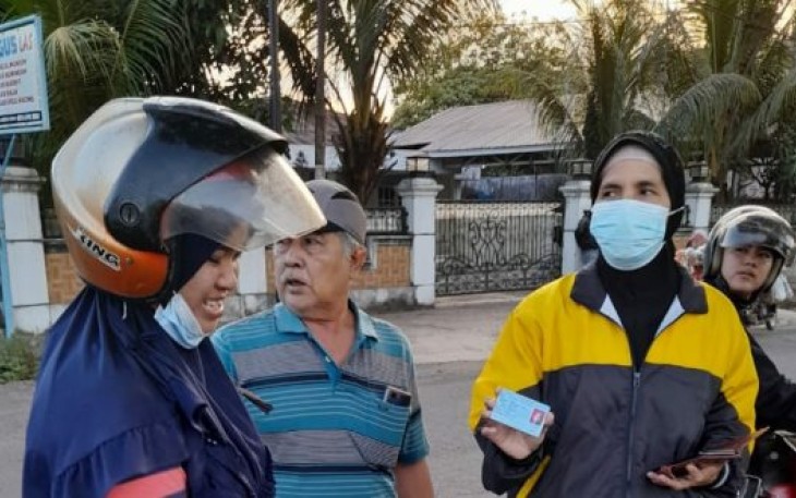 Lurah Sido Mulyo Ciduk Warga Buang Sampah di Median Jalan Hibrida