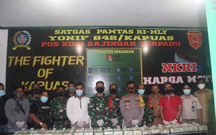 Direktorat Narkoba Polda Daerah Kalimantan Barat Menerima Temuan Barang Bukti 42,98 Kilogram Sabu Dari Pamtas TNI Posko Sajingan 