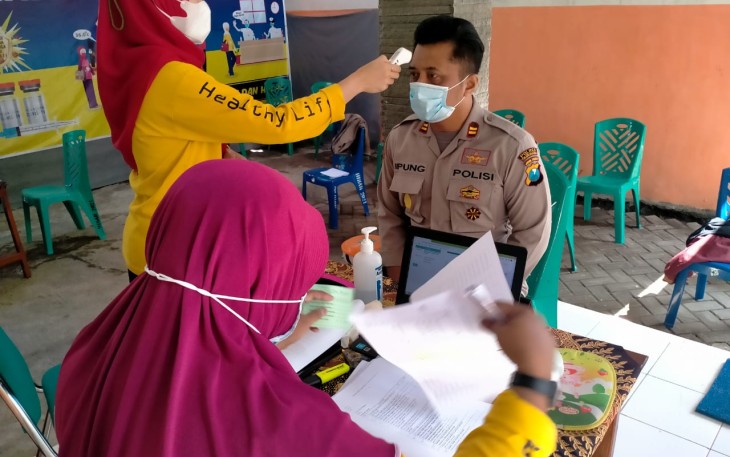 Kapolsek Pucanglaban dan Anggota Terima Vaksinasi Covid-19 Dosis Ke-2 Tahap II