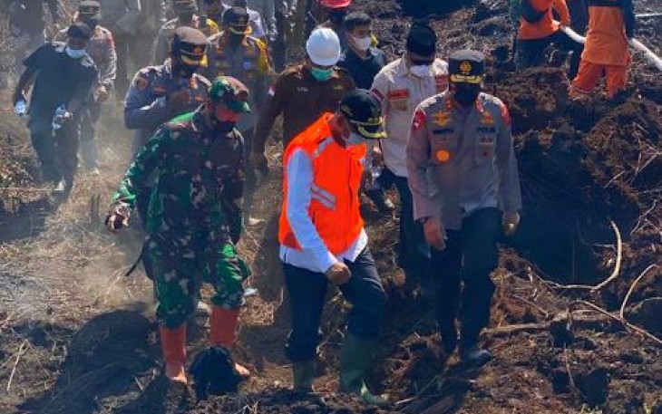 Kapolda Aceh Irjen Pol Drs Wahyu Widada M Phi l Tinjau Titik Api Karhutla di Aceh Barat dan Nagan Raya